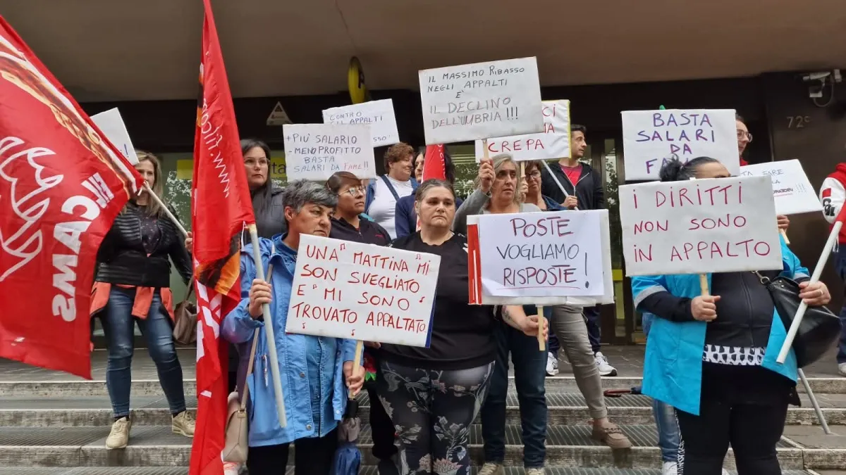Pulizie negli uffici di Poste, in Umbria la protesta delle lavoratrici: “Rimborsi carburante ridicoli”