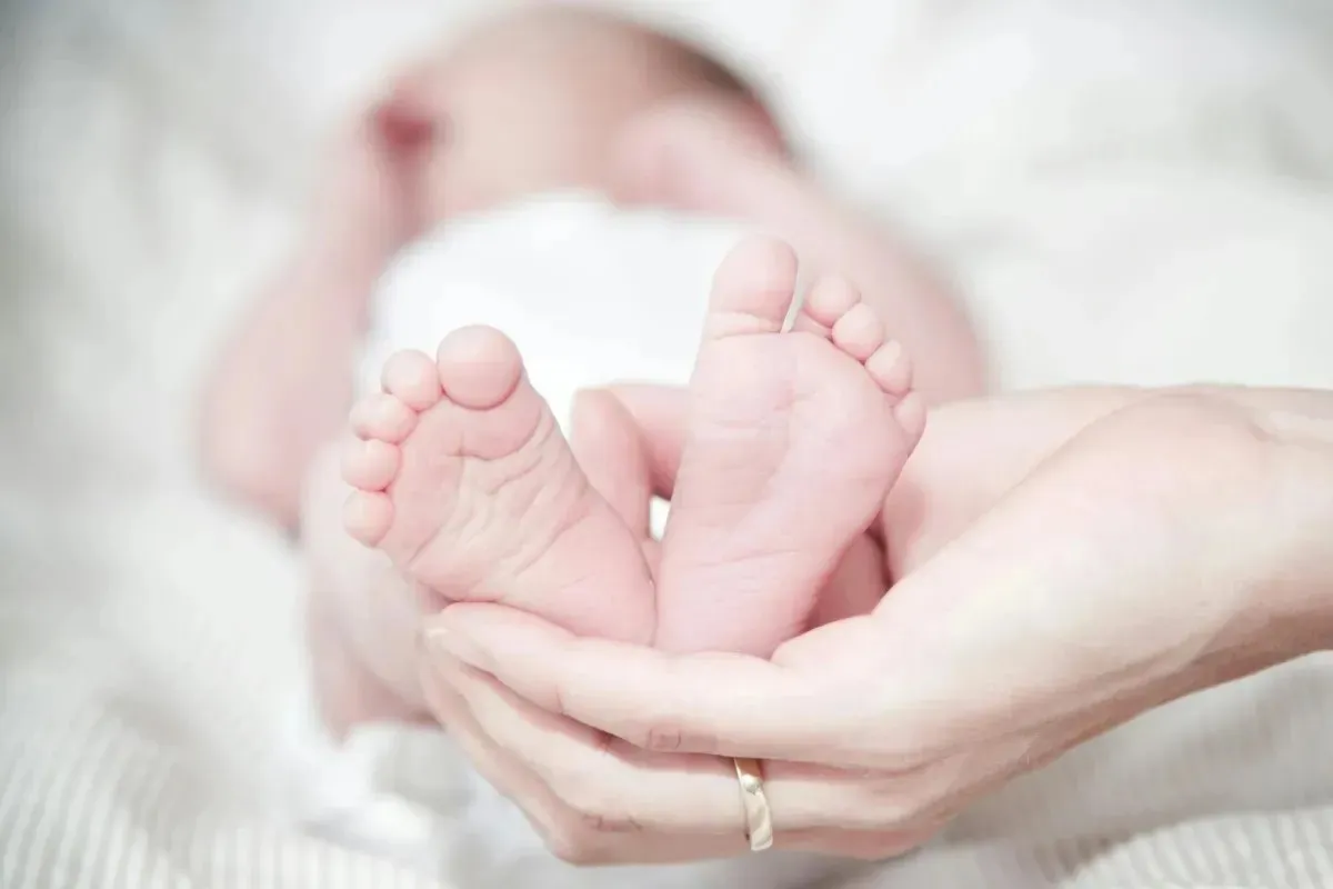 Sostegno alla natalità, dalla Regione Umbria 500mila euro in più per le famiglie con figli nati nel 2025