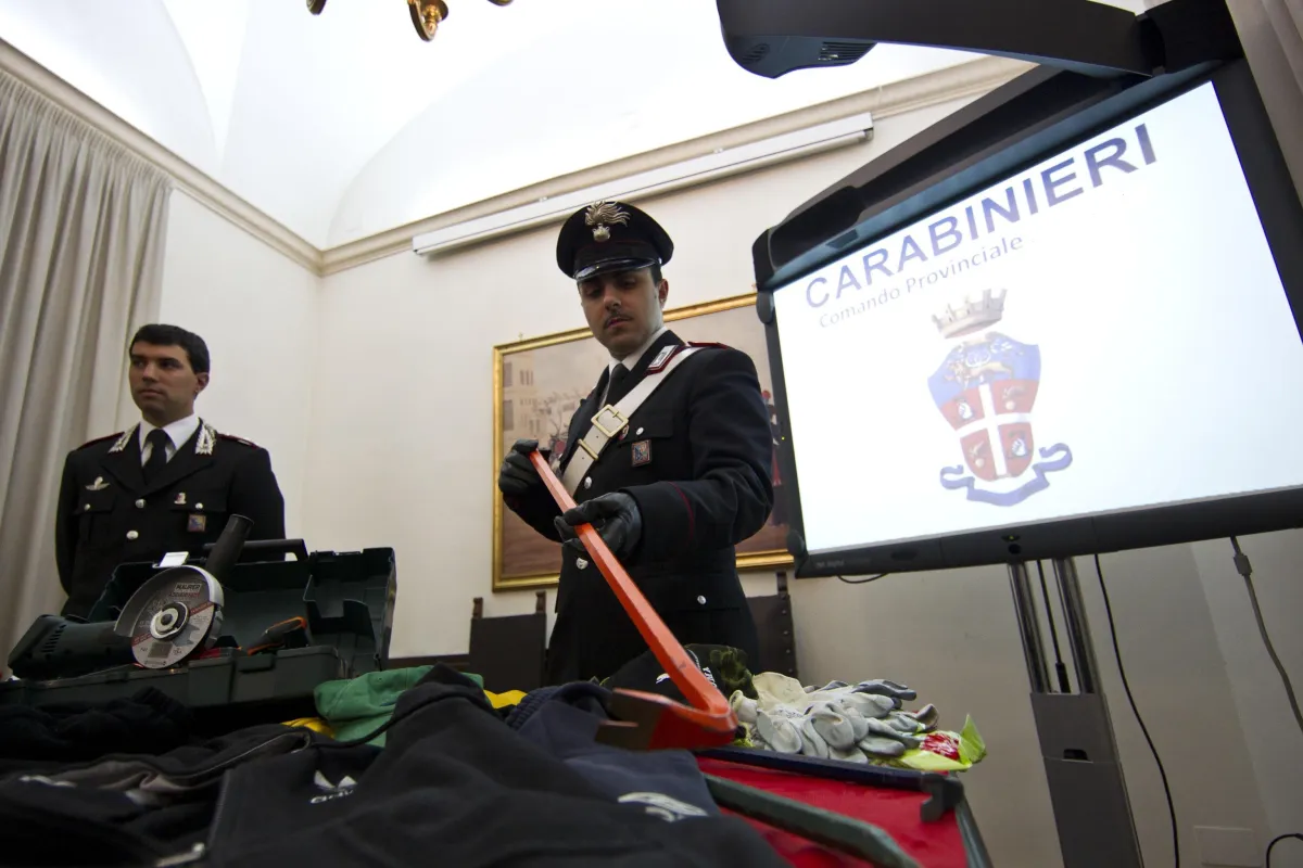 Gubbio, furto a Mocaiana: ladri cercano denaro anche nelle prese elettriche. Tentate truffe a Scheggia e Purello
