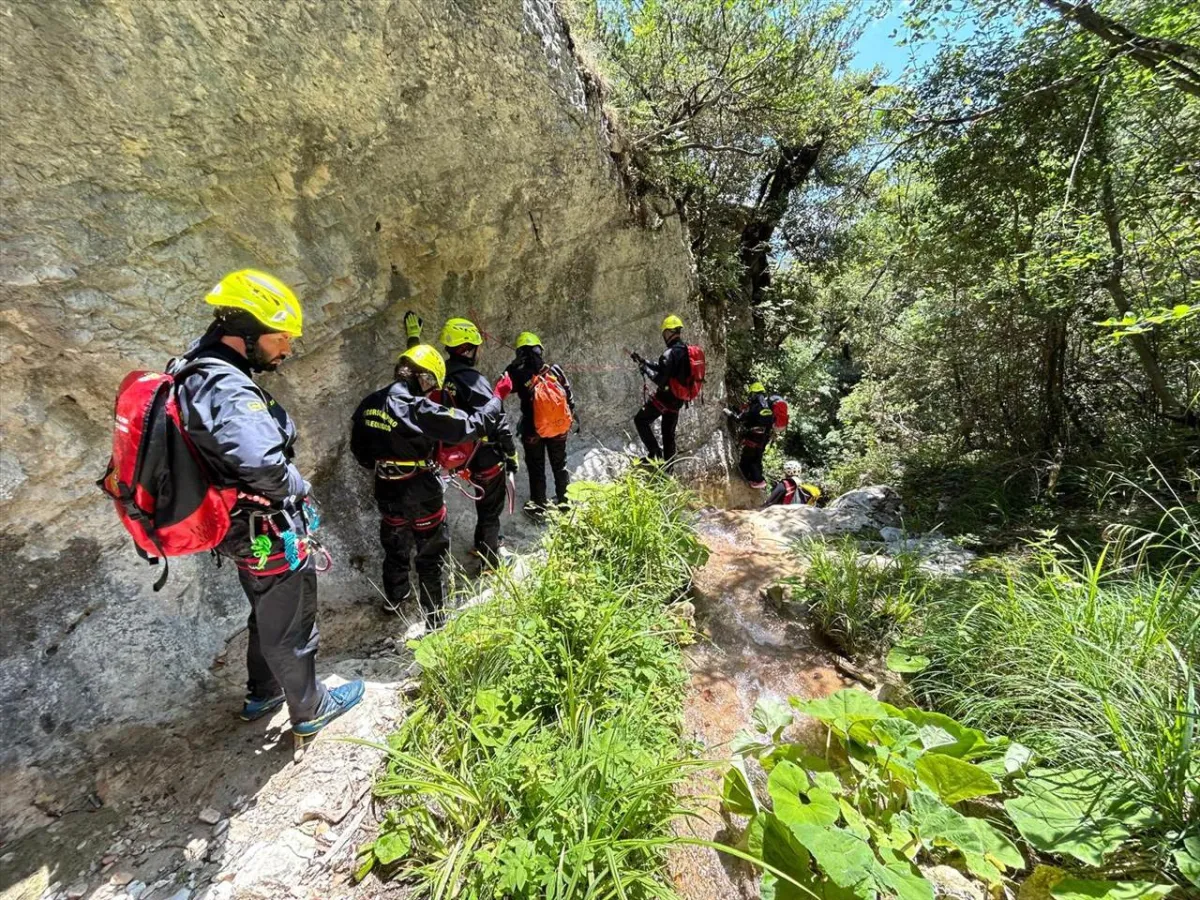 Umbria, addestramento nelle forre della Valnerina per medici e infermieri dell'elisoccorso