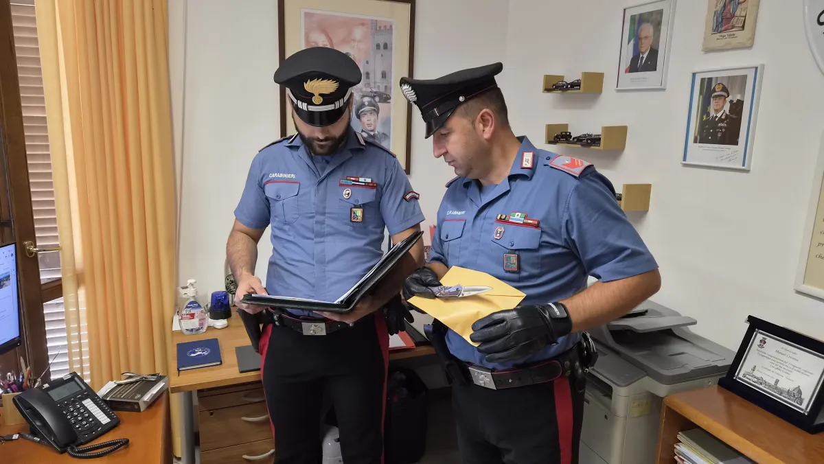 Nocera Umbra, 55enne denunciato dai Carabinieri: positivo agli stupefacenti, aveva un coltello