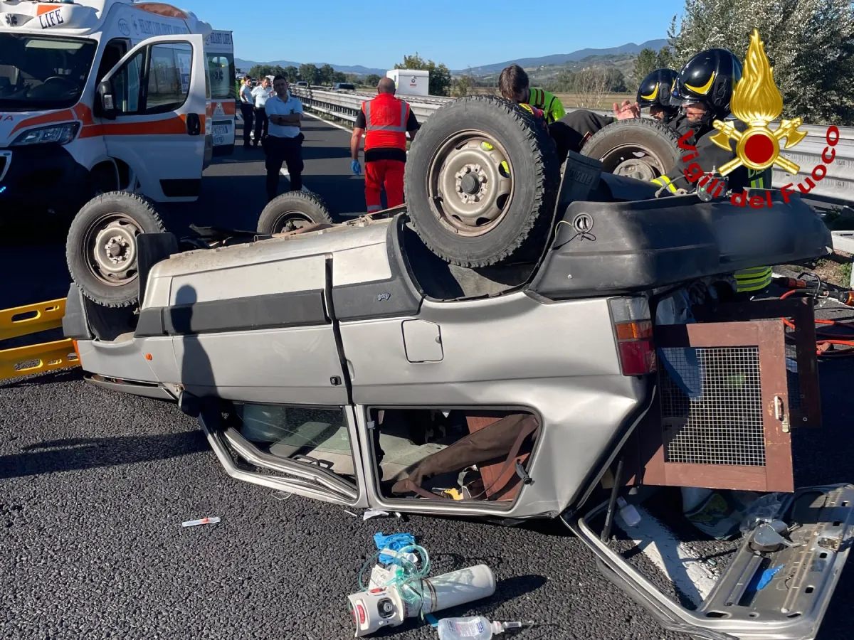 A1, incidente al km 475: due veicoli coinvolti, un ferito trasferito a Roma