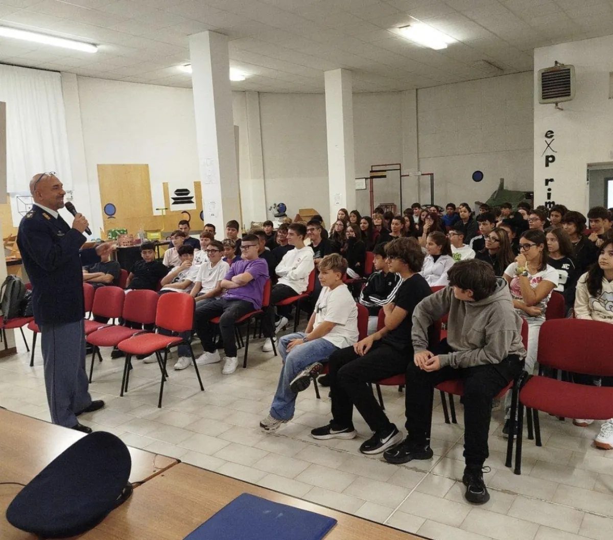 Terni, la Polizia di Stato nelle scuole contro bullismo e cyberbullismo: al via “Una Vita da Social”