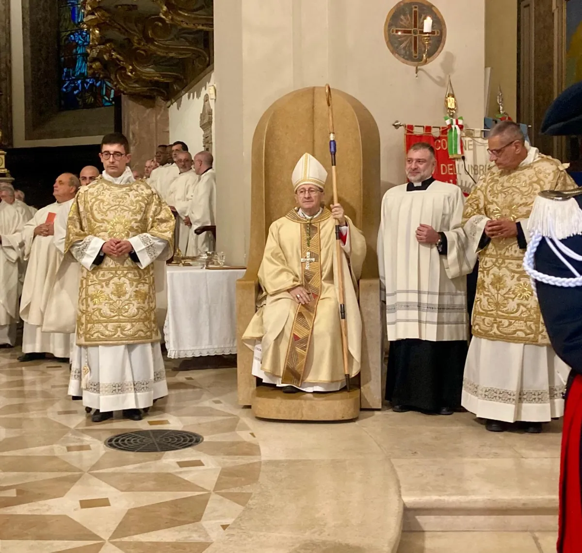 Dalle istituzioni al Duomo gremito: Terni accoglie il nuovo vescovo Alfonso Raimo